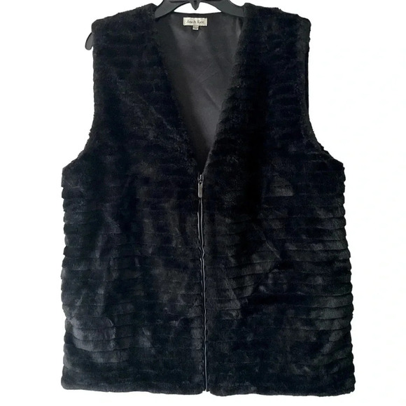 ANA & KATE | Cozy Soft Faux Rabbit Fur Teddy Black Textured Vest Size OS - Picture 1 of 5